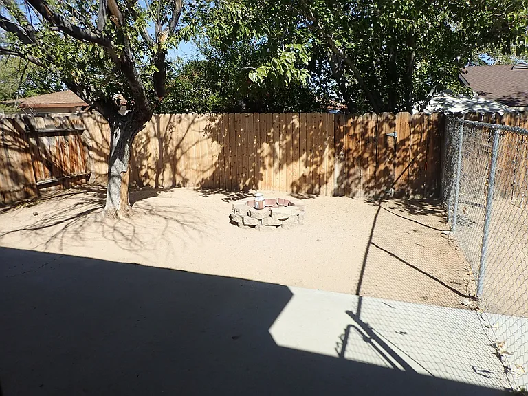 208 W Mariposa Ave — Photo 8
