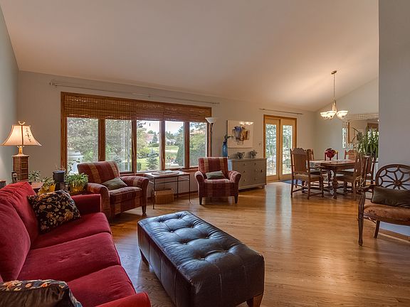 4th image of 701 Oakwood Dr