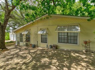 702 Whippoorwill Dr, Granbury, TX 76049