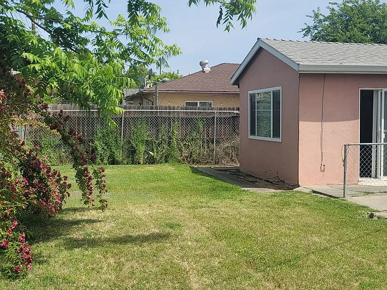 7631 Sweetbrier Way — Photo 9