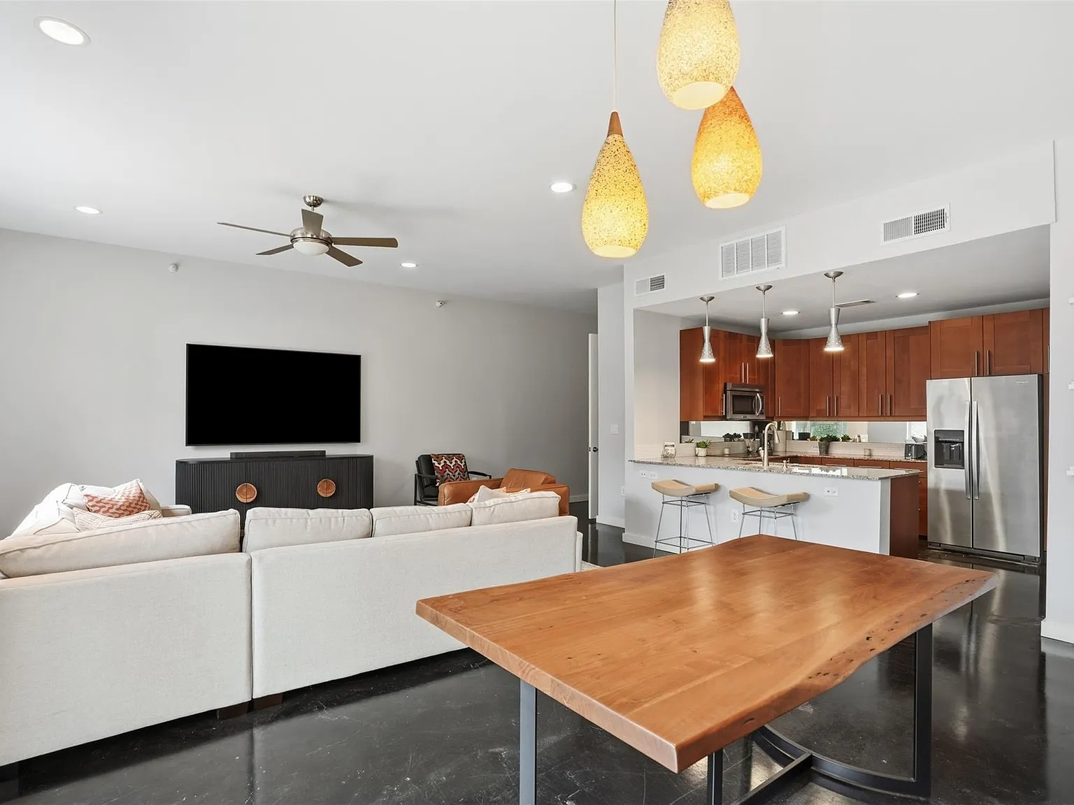 1 bed, 1170 sqft, $2,295 — Photo 4