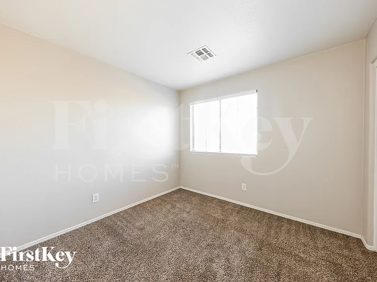12807 W Voltaire Ave — Photo 15