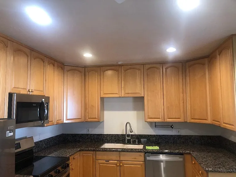 4555 Clairemont Dr — Photo 3