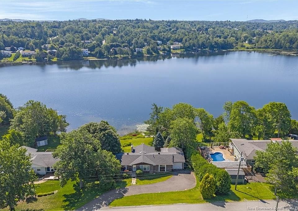 1st image of 32 Maple Grove Ct