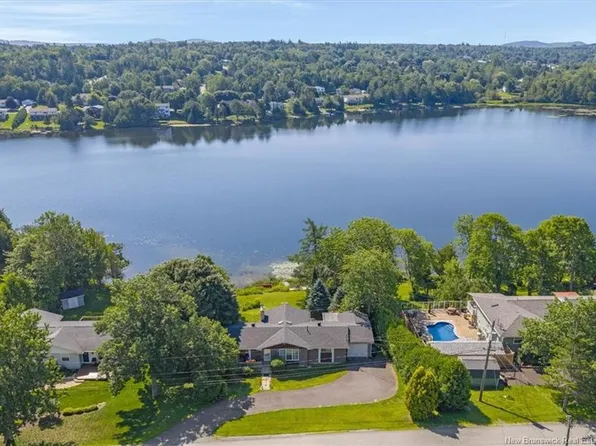 32 Maple Grove Ct, Quispamsis, NB E2E 3S1