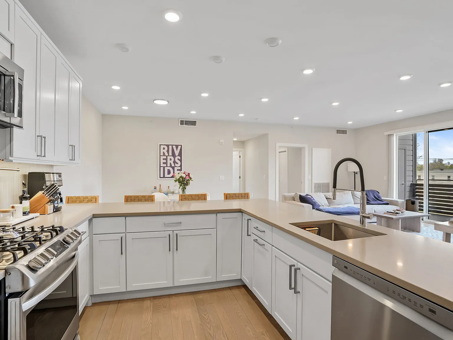 2 bed, 1377 sqft, $7,500 — Photo 3