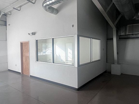 5th image of 1000 W Santa Fe Ave