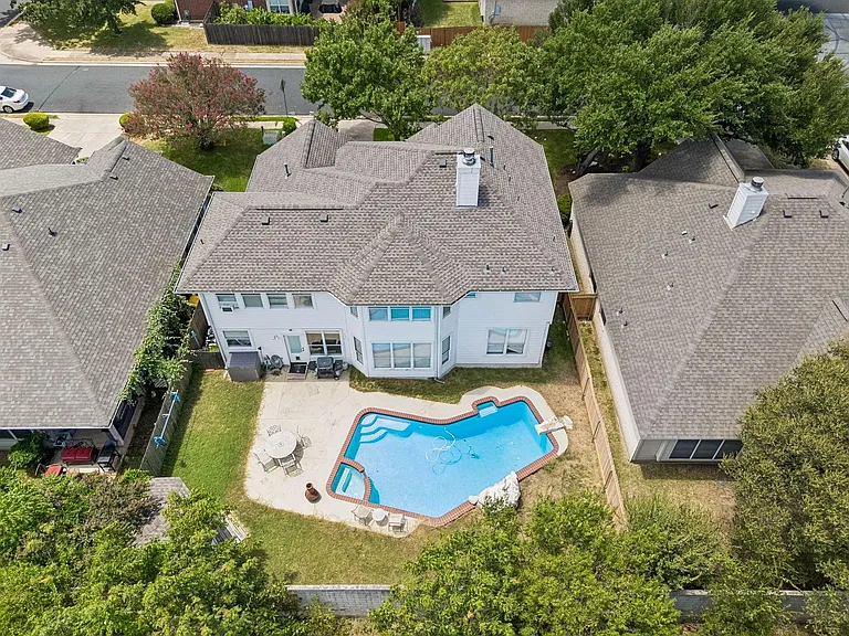 2404 Kristen Ln — Photo 32