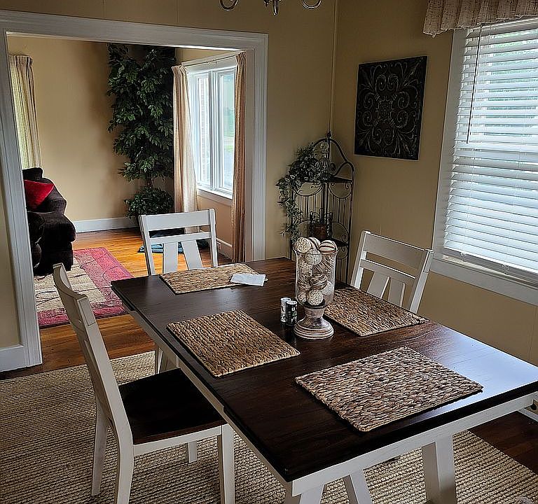 1st image of 1844 Oakwood Dr