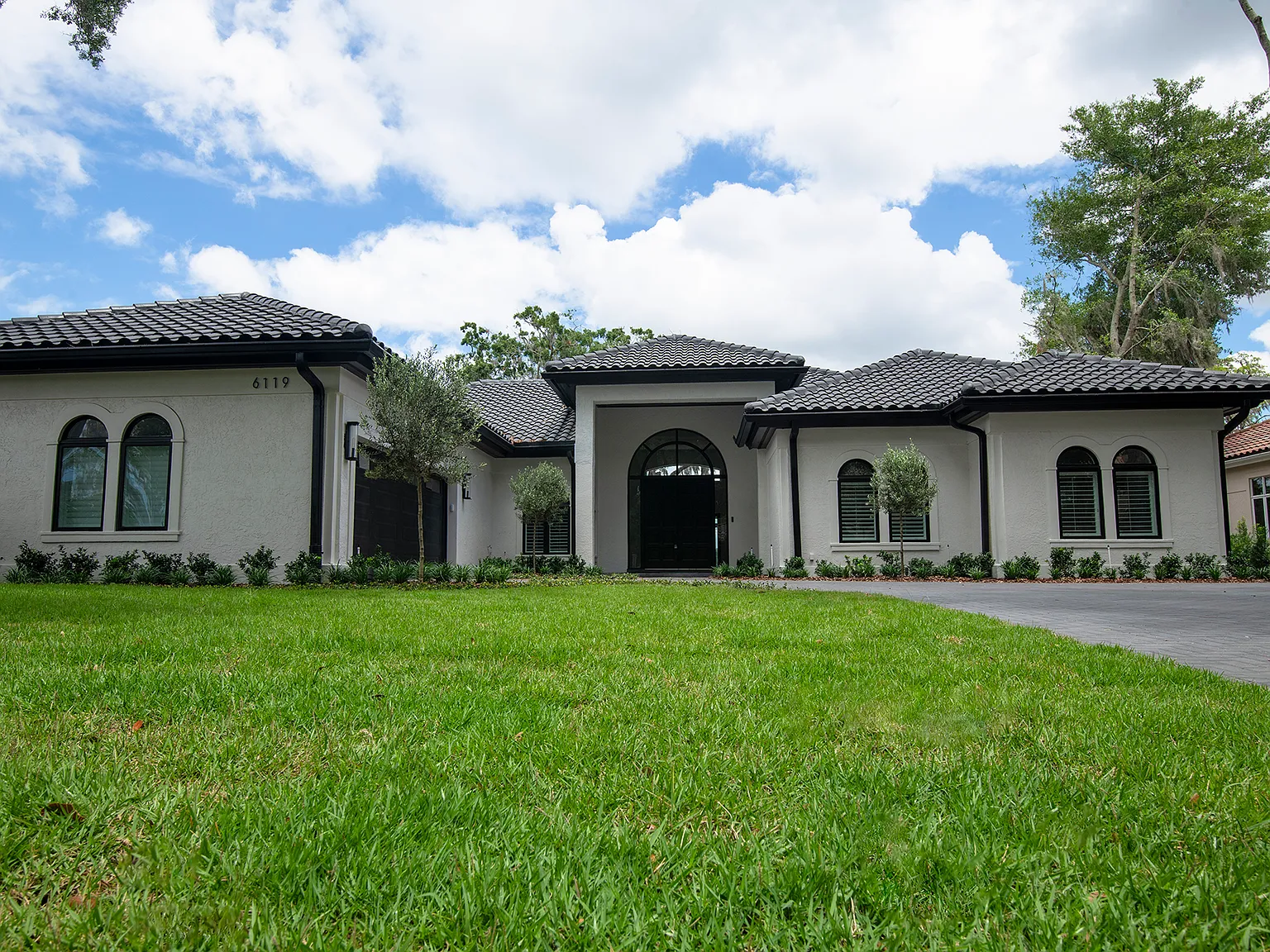 3 bed, 2836 sqft, $15,000 — Photo 2