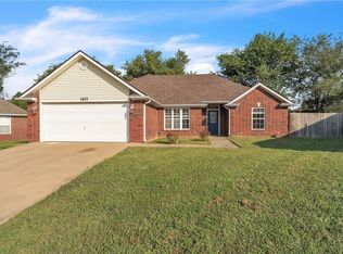 1103 E Ken Leach Ct, Siloam Springs, AR 72761