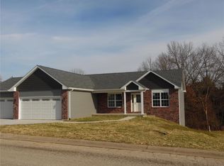 758 Bridgewater Xing, Villa Ridge, MO 63089