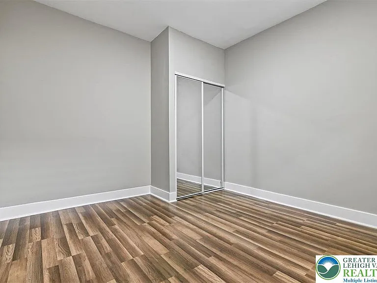 510 5th Ave — Photo 15