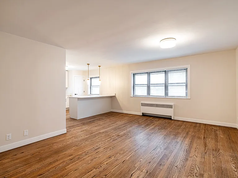 2600 E Kenwood Blvd — Photo 11