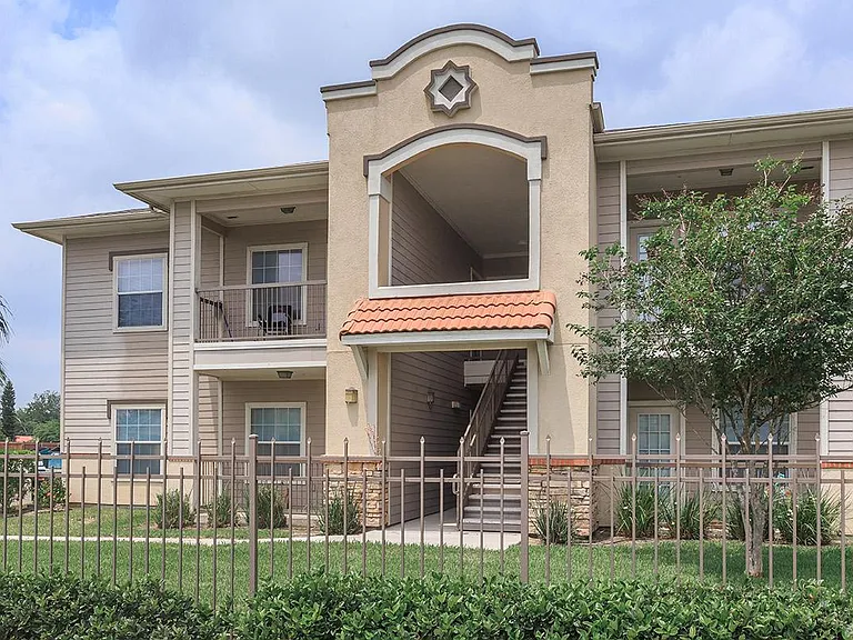 Retama Village Apartments — Photo 12