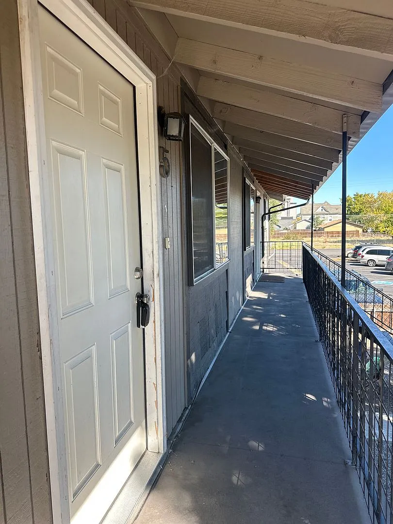 Deer St., 131 NW - 00131-DEER-00 — Photo 1