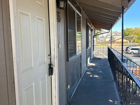 Deer St., 131 NW - 00131-DEER-00