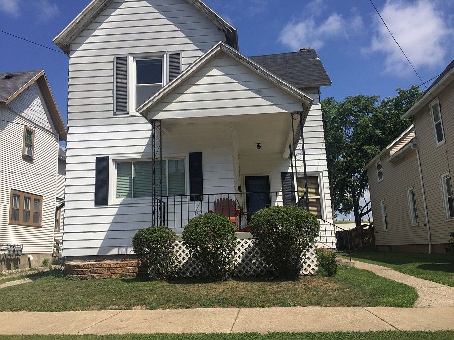 1st image of 751 1st St NW