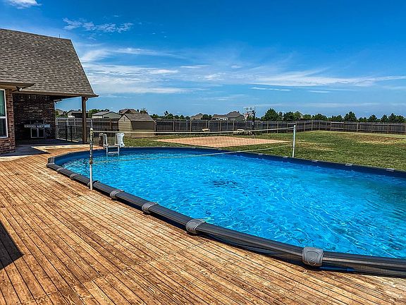 1 acre fenced backyard.
