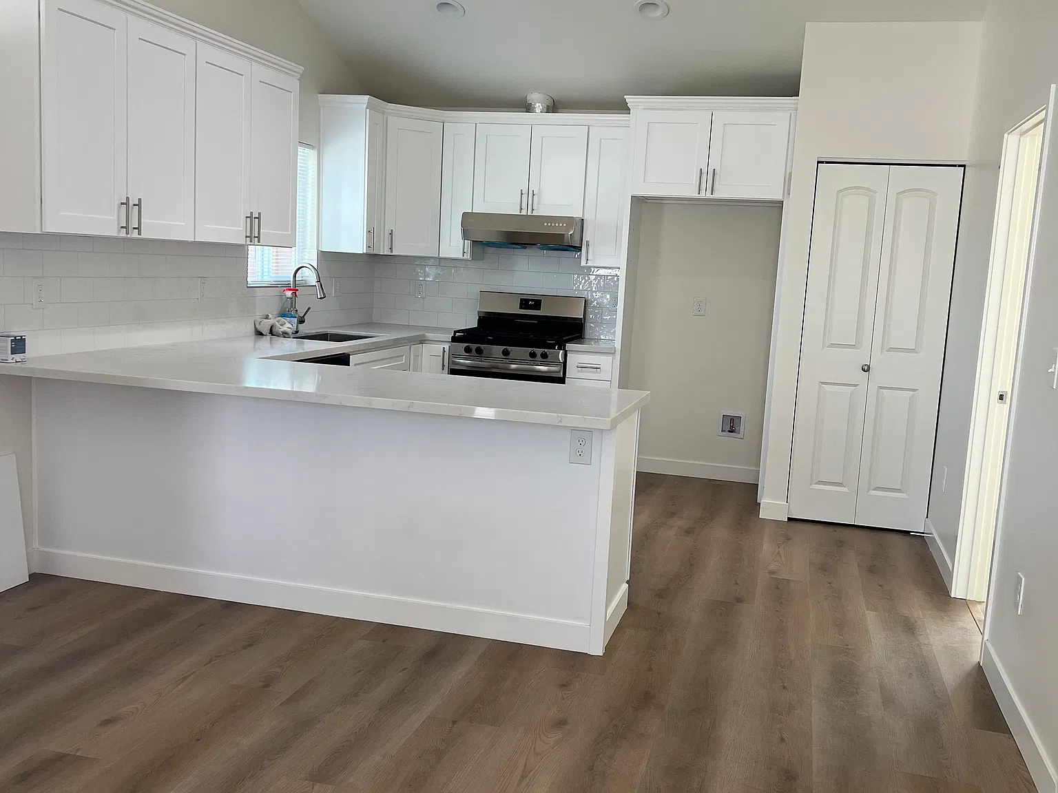 2 bed, 800 sqft, $3,200 — Photo 4