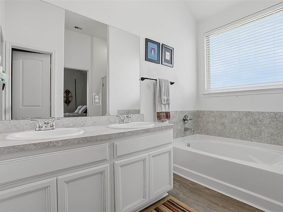 4th image of 10924 Independence Rd