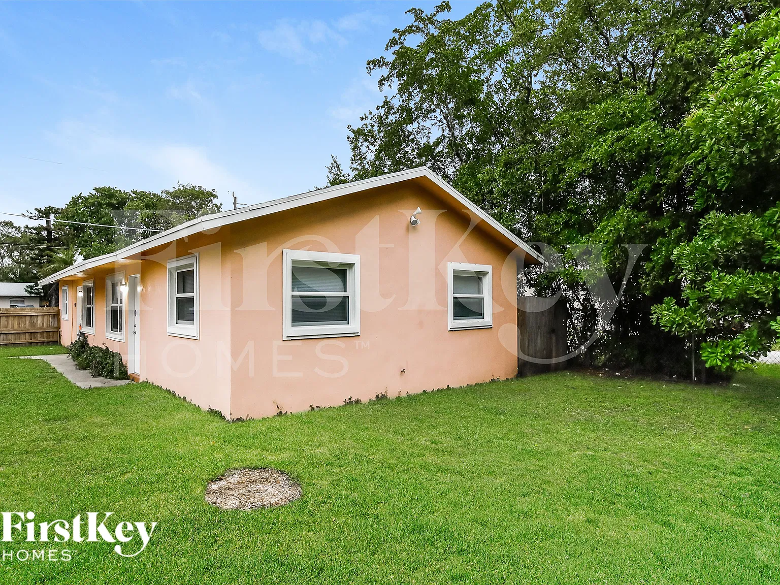 5 bed, 2.0 bath, 1218 sqft, $2,500 — Photo 2