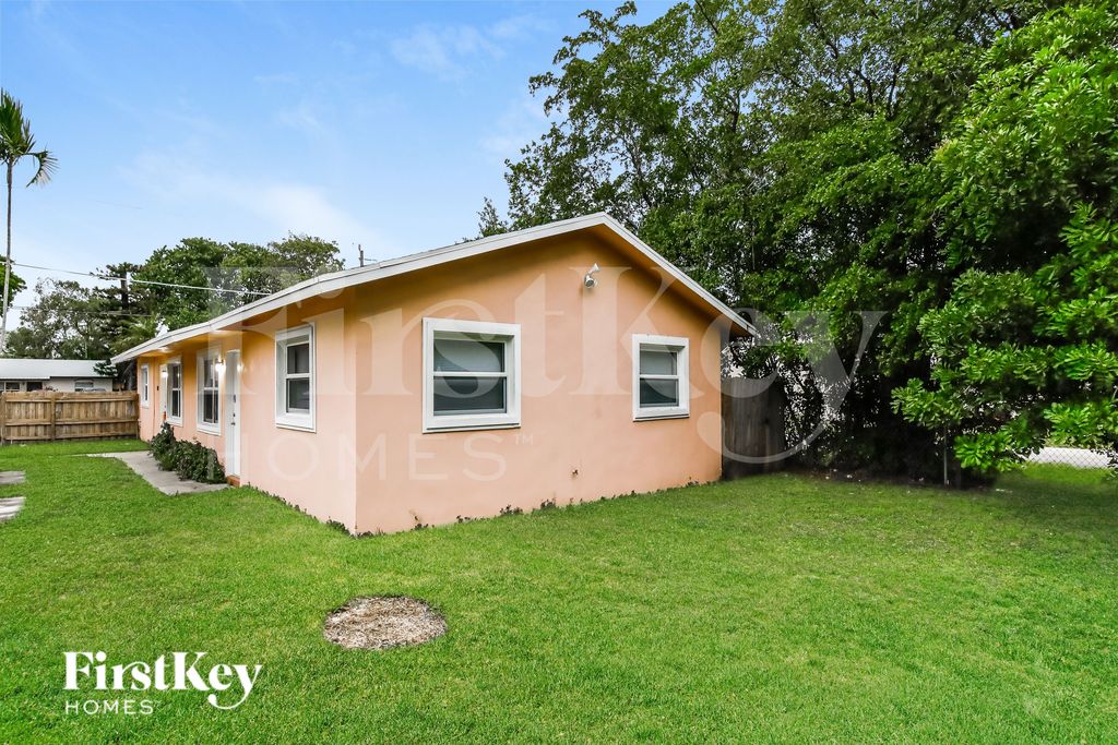 800 SW 9th Ct, photo 2
