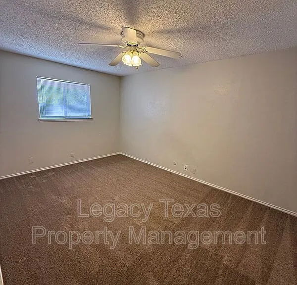 1118 N Nolan River Rd #A — Photo 6