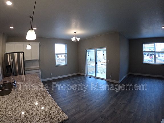 4th image of 1938 Raindrop Dr