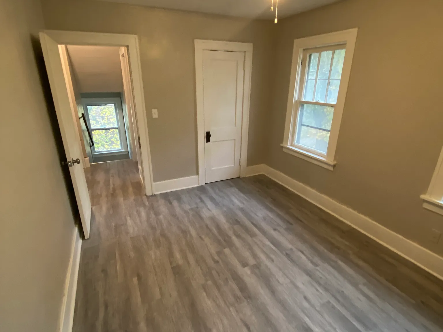 3 bed, 1200 sqft, $1,200 — Photo 2