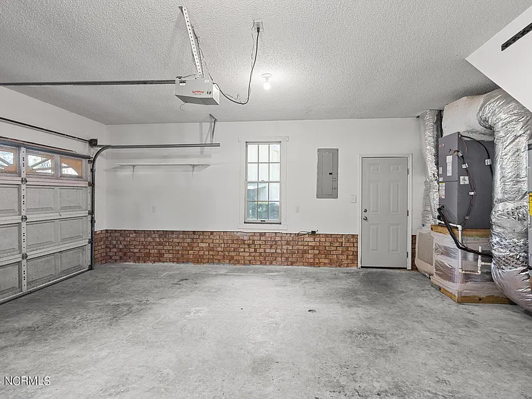 5722 Gondolier Dr — Photo 35