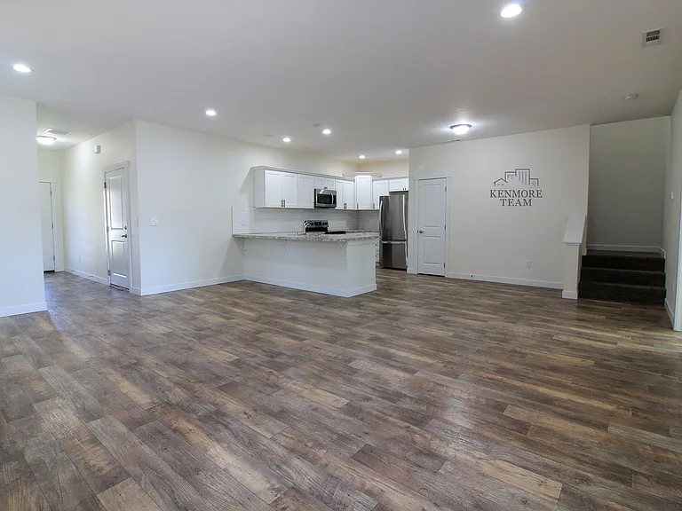 1105 S Cedar Pl — Photo 3