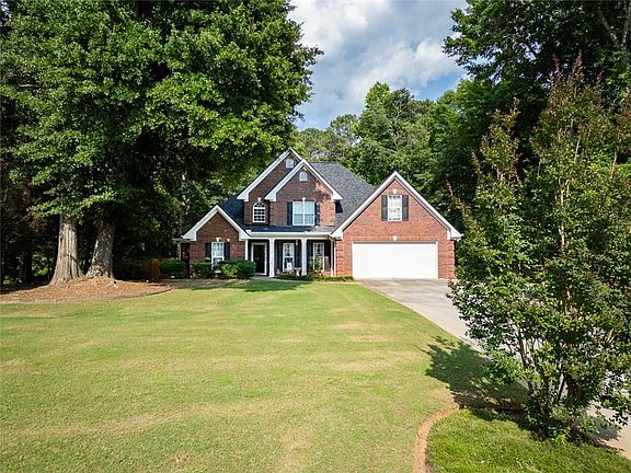 3rd image of 385 Glynnshire Ct