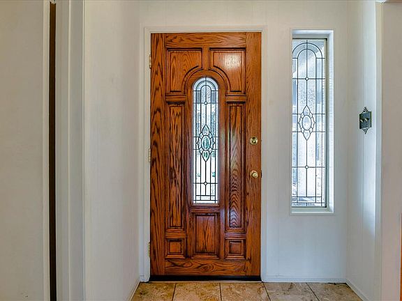 3rd image of 1587 Shaw Dr