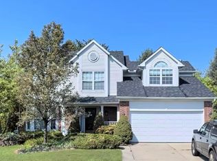 162 Easton Dr, South Lyon, MI 48178