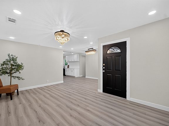5th image of 1110 Ryan Ave