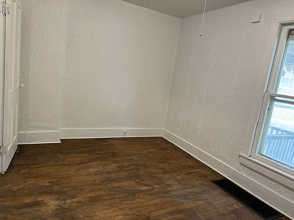 4th image of 810 S 23rd St