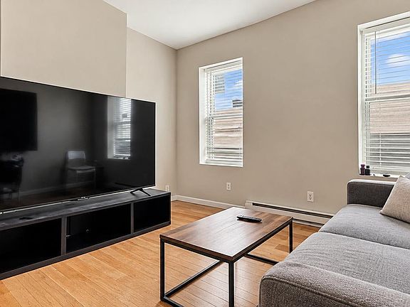 2nd image of 2316 Seybert St