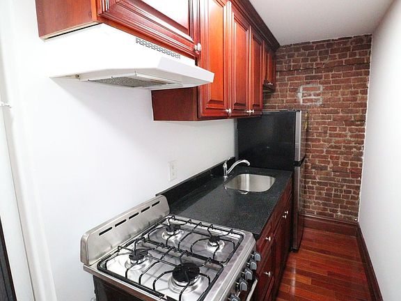 4th image of 150 E 3rd St APT 3E