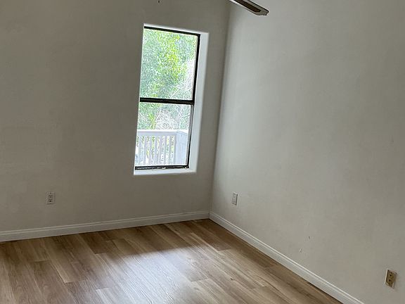 4th image of 2518 W Morten Ave