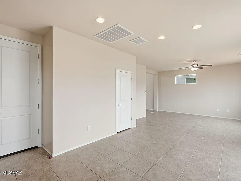 2815 N Fair Oaks Ave — Photo 10