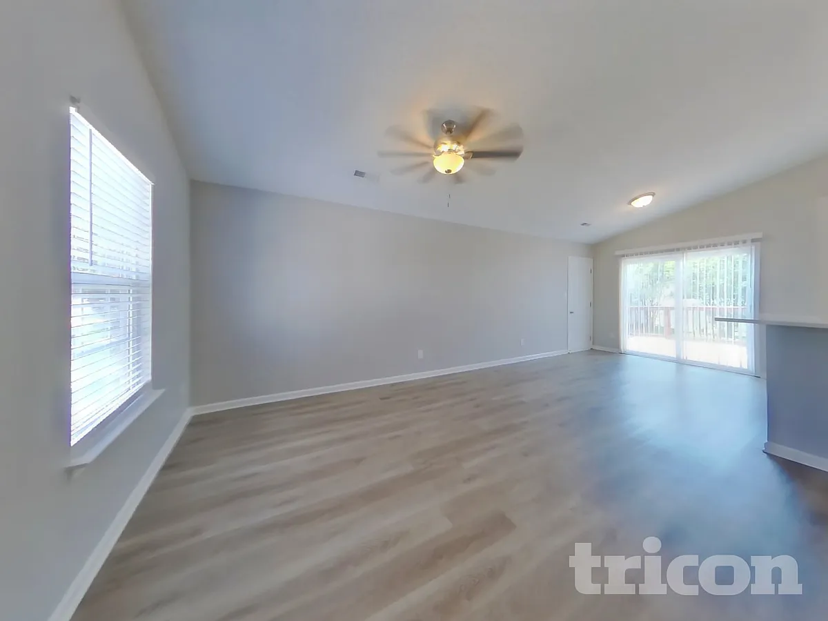 Building Photo - 15228 Pangborn Pl