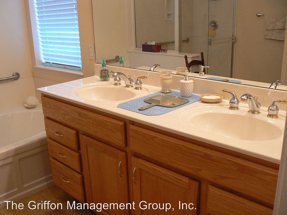 2nd image of 941 Avenal Way