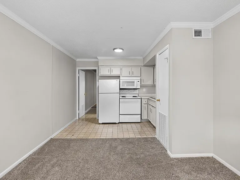 432 N Chestnut St #7 — Photo 4