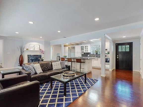 3rd image of 4508 Lone Pine Ln