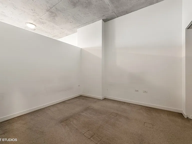 235 W Van Buren St #3806 — Photo 5
