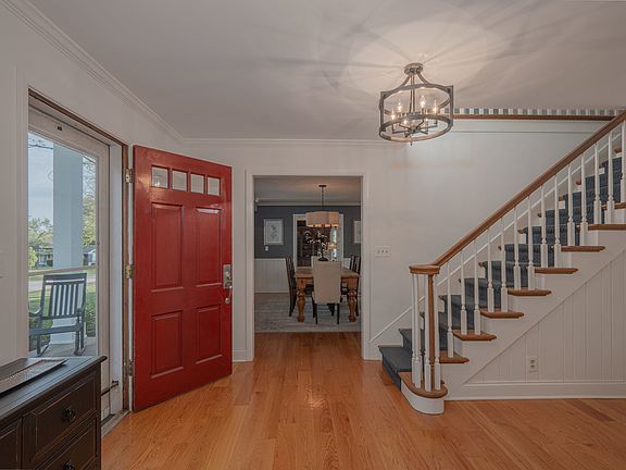 4th image of 702 Maple Ln