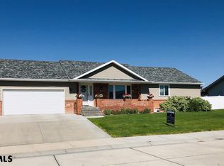 965 18th St, Gering, NE 69341