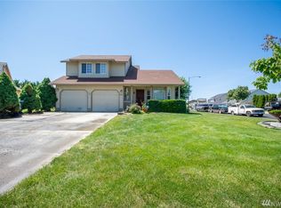 1355 E Oasis Cir, Moses Lake, WA 98837