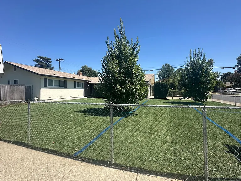 9101 Rosewood Dr — Photo 3